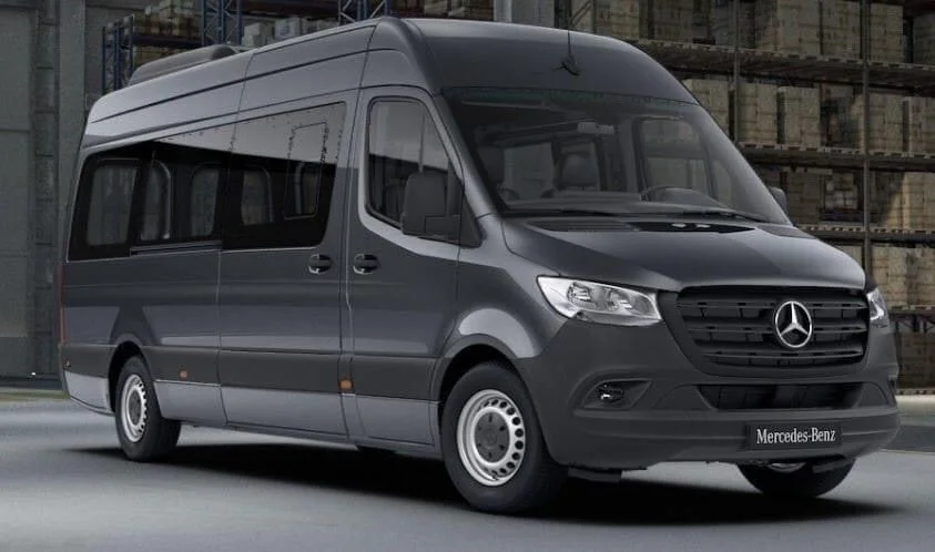 Homepage 10 Aluguel de Van Localizevan Van executiva Mercedes-Benz Sprinter preta com porta lateral automática